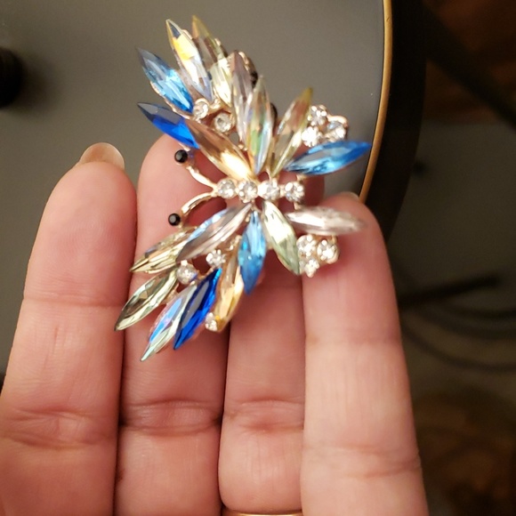 Rhinestone Butterfly Brooch pin - Picture 2 of 6